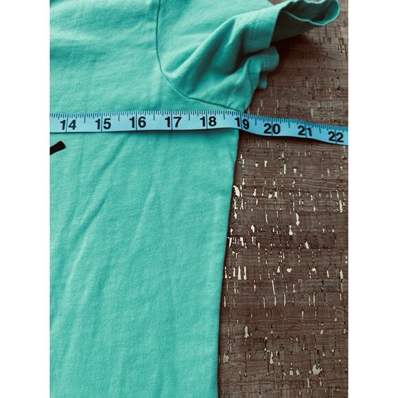 Life Is Good® Crusher Vee T-Shirt Women's Medium Christmas Santa - Picture 5 of 6